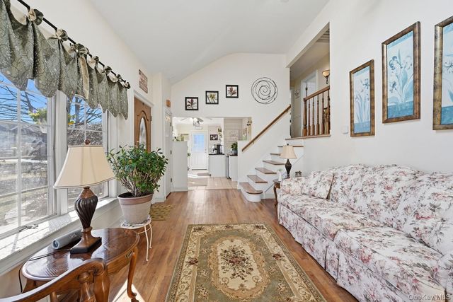 628 Peter Paul Drive, West Islip, NY 11795