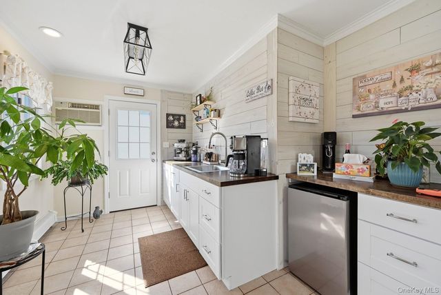 628 Peter Paul Drive, West Islip, NY 11795