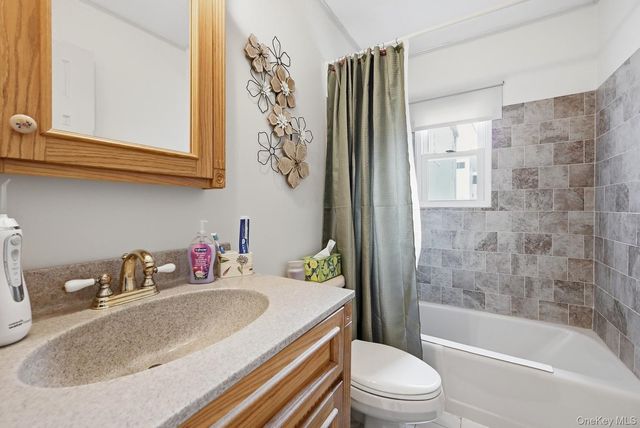 628 Peter Paul Drive, West Islip, NY 11795