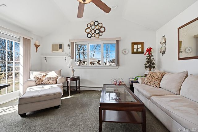 628 Peter Paul Drive, West Islip, NY 11795