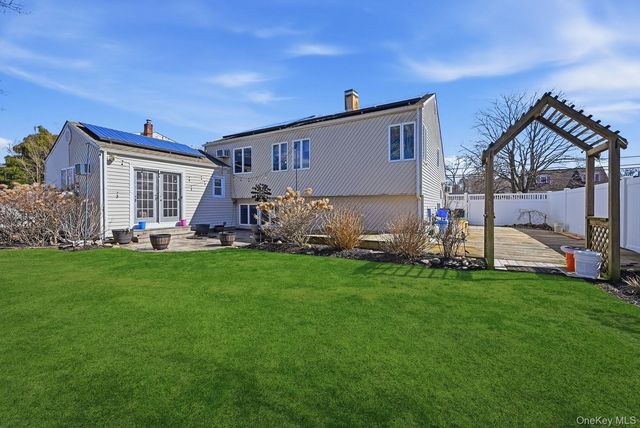 628 Peter Paul Drive, West Islip, NY 11795