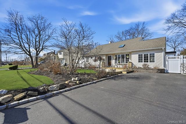 628 Peter Paul Drive, West Islip, NY 11795