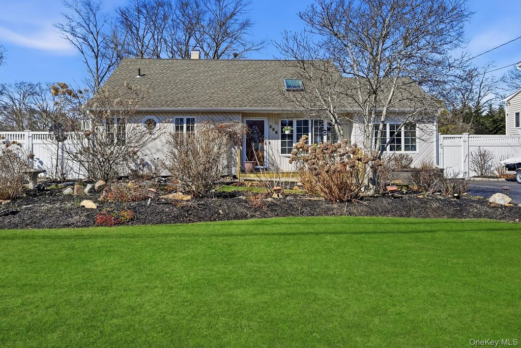 628 Peter Paul Drive, West Islip, NY 11795