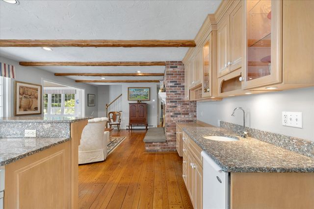 175 Hickory Hill Circle, Osterville, MA 02655