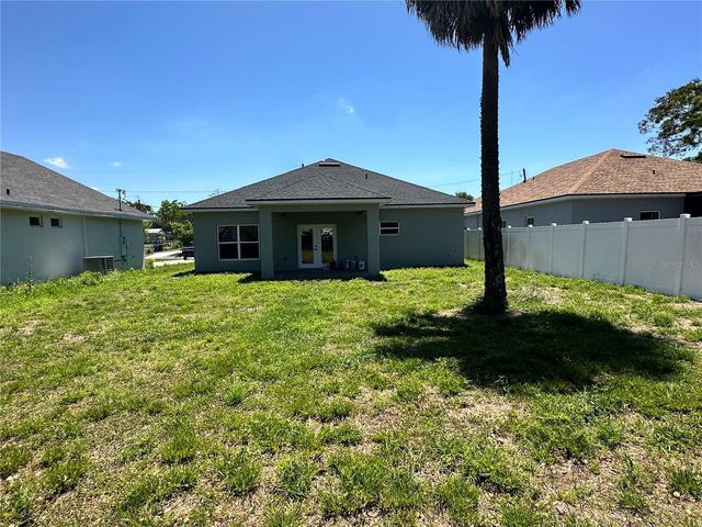 1404 LOWRY AVENUE E, Haines City, FL 33844