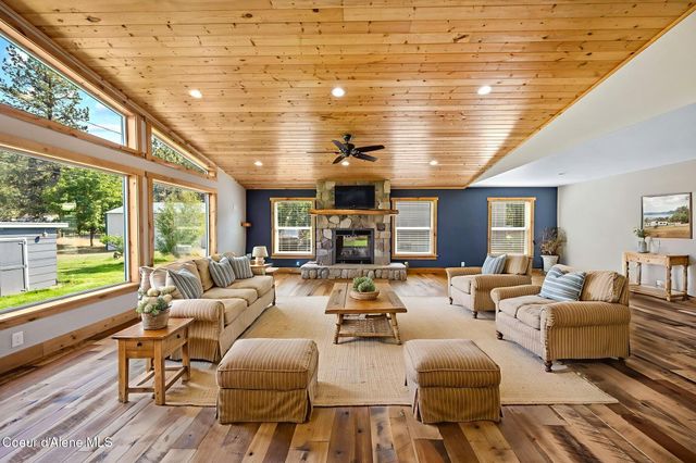 307 Woodland Dr, Pinehurst, ID 83850