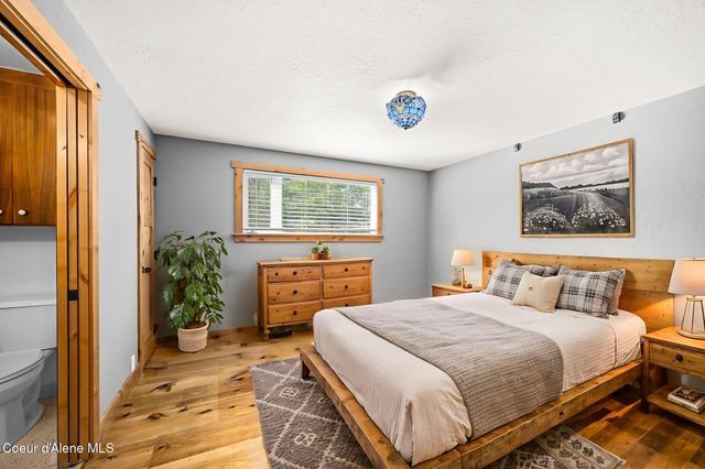 307 Woodland Dr, Pinehurst, ID 83850