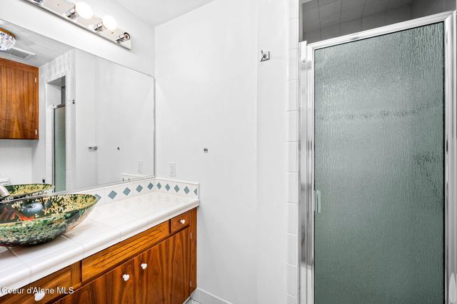 307 Woodland Dr, Pinehurst, ID 83850