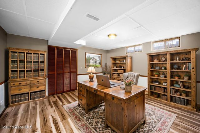 307 Woodland Dr, Pinehurst, ID 83850