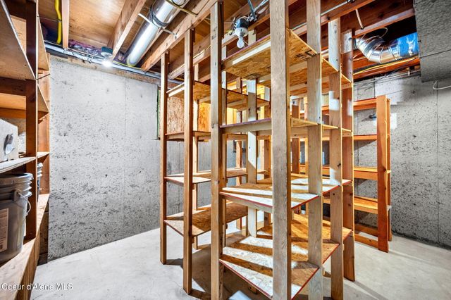 307 Woodland Dr, Pinehurst, ID 83850