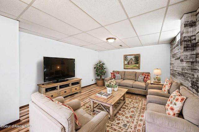 307 Woodland Dr, Pinehurst, ID 83850