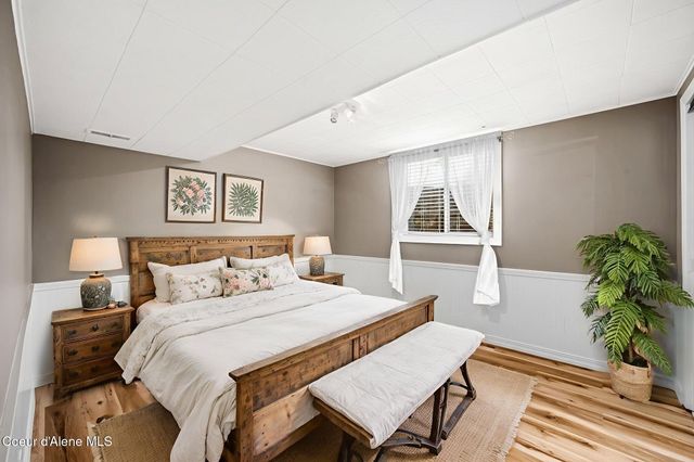 307 Woodland Dr, Pinehurst, ID 83850