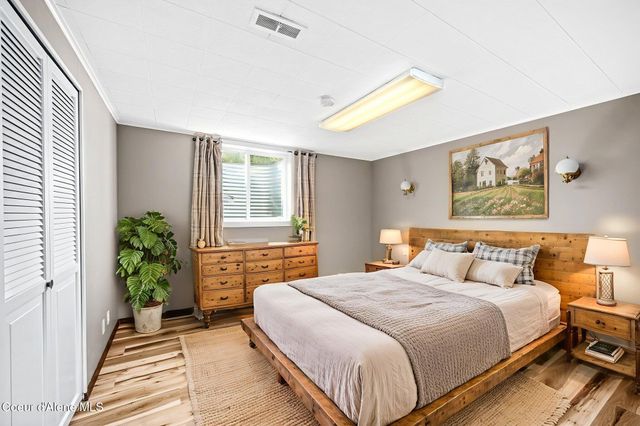 307 Woodland Dr, Pinehurst, ID 83850