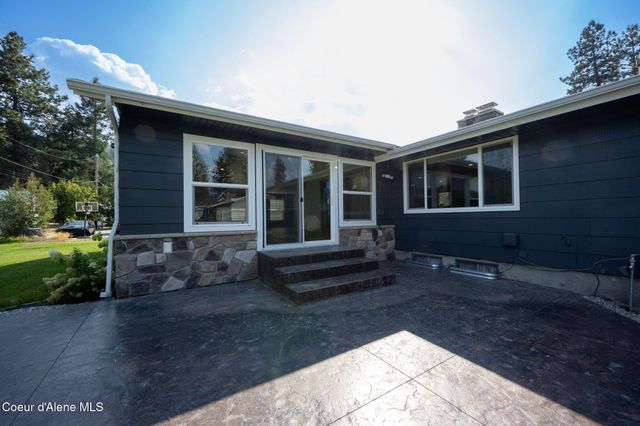 307 Woodland Dr, Pinehurst, ID 83850