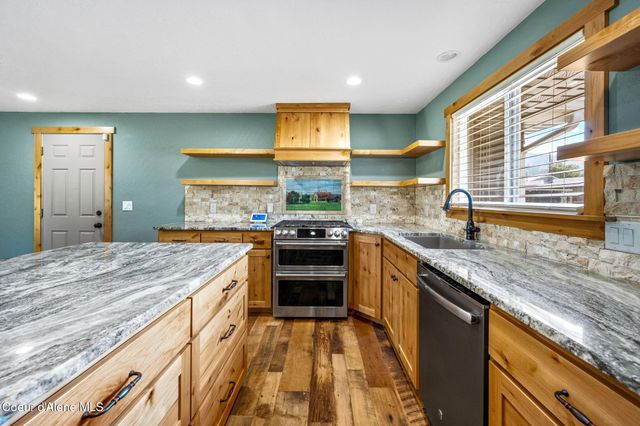 307 Woodland Dr, Pinehurst, ID 83850