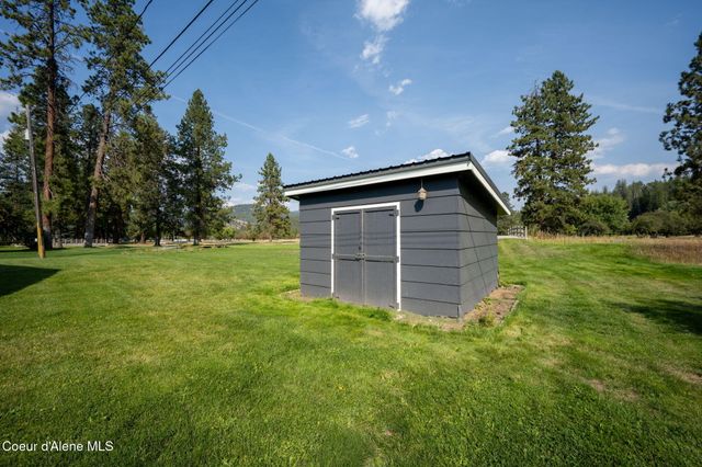 307 Woodland Dr, Pinehurst, ID 83850