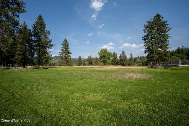 307 Woodland Dr, Pinehurst, ID 83850