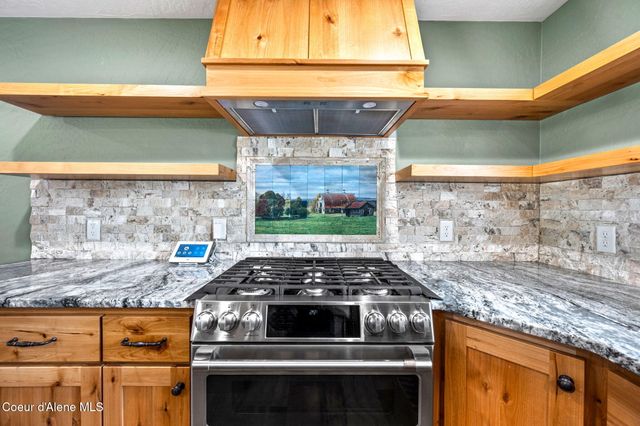 307 Woodland Dr, Pinehurst, ID 83850