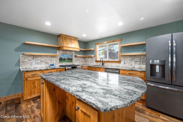 307 Woodland Dr, Pinehurst, ID 83850