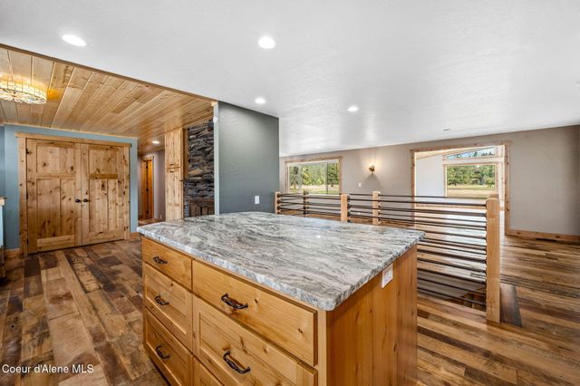 307 Woodland Dr, Pinehurst, ID 83850