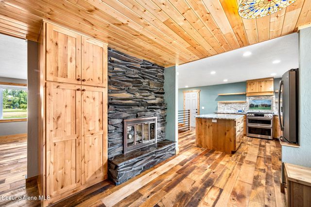 307 Woodland Dr, Pinehurst, ID 83850