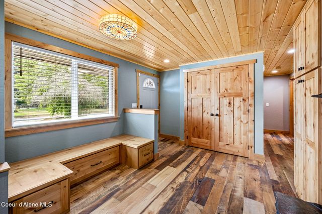 307 Woodland Dr, Pinehurst, ID 83850