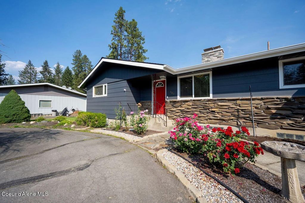307 Woodland Dr, Pinehurst, ID 83850