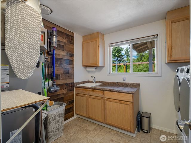 33620 45th Avenue Ct E, Eatonville, WA 98328