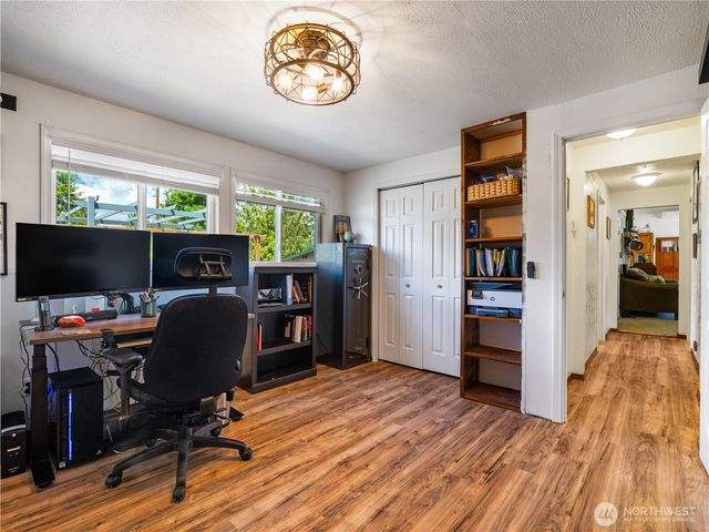 33620 45th Avenue Ct E, Eatonville, WA 98328
