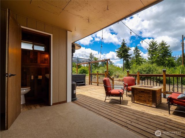 33620 45th Avenue Ct E, Eatonville, WA 98328