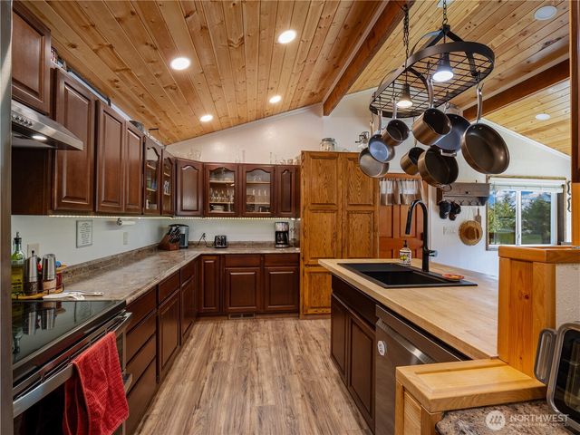 33620 45th Avenue Ct E, Eatonville, WA 98328