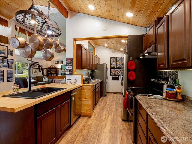 33620 45th Avenue Ct E, Eatonville, WA 98328
