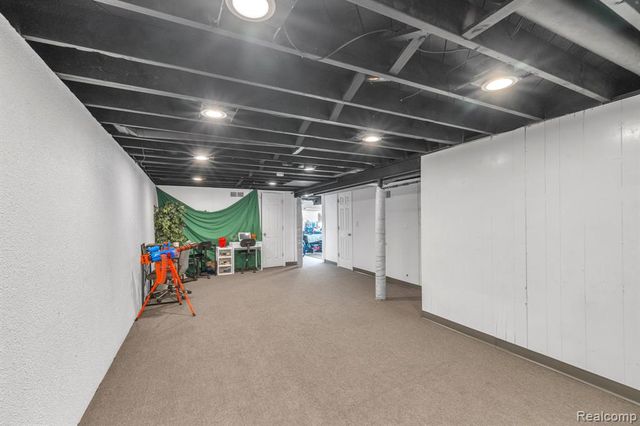 36106 Canyon Drive, Westland, MI 48186