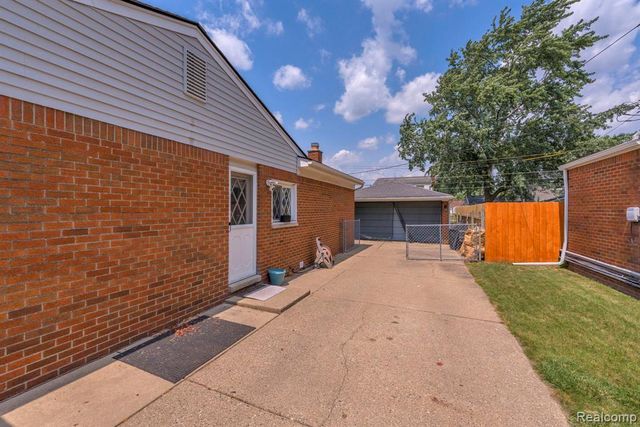 36106 Canyon Drive, Westland, MI 48186