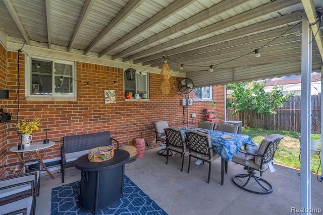 36106 Canyon Drive, Westland, MI 48186