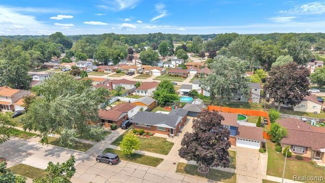 36106 Canyon Drive, Westland, MI 48186