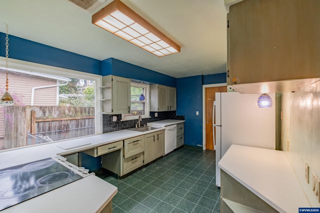 1030 21st St NE, Salem, OR 97301