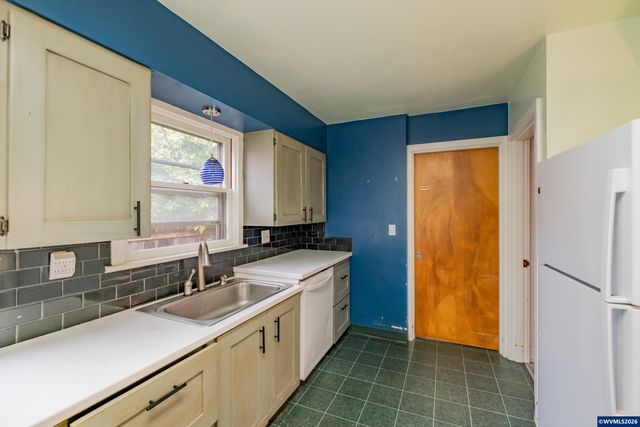 1030 21st St NE, Salem, OR 97301