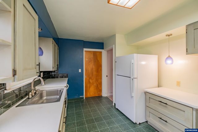 1030 21st St NE, Salem, OR 97301