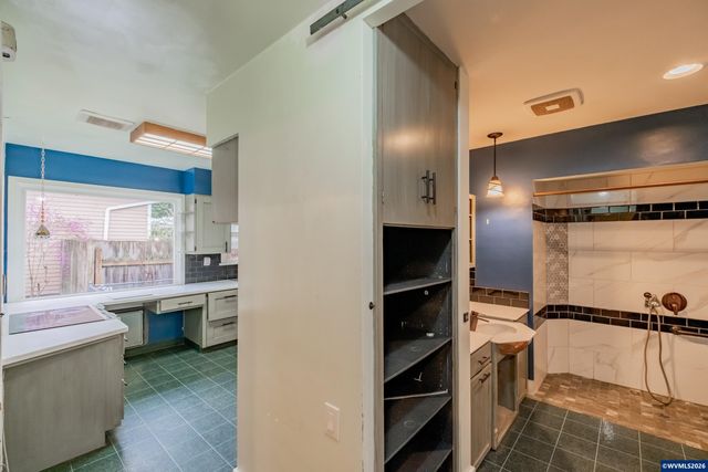 1030 21st St NE, Salem, OR 97301