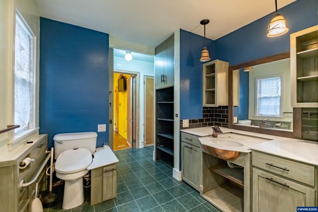 1030 21st St NE, Salem, OR 97301