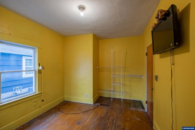 1030 21st St NE, Salem, OR 97301