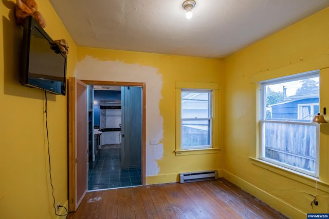 1030 21st St NE, Salem, OR 97301