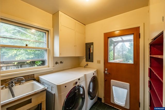 1030 21st St NE, Salem, OR 97301