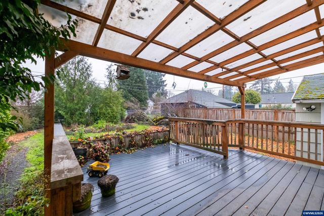 1030 21st St NE, Salem, OR 97301