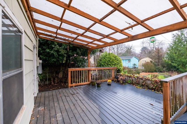 1030 21st St NE, Salem, OR 97301