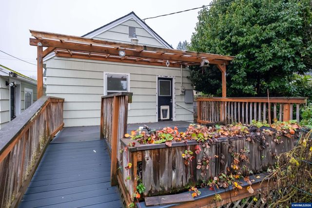 1030 21st St NE, Salem, OR 97301