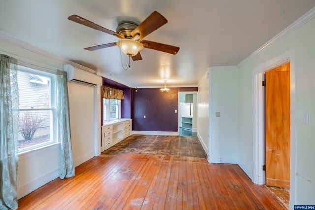 1030 21st St NE, Salem, OR 97301