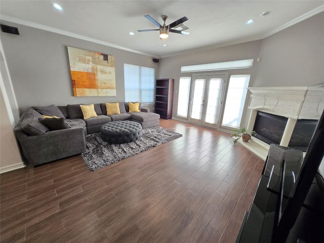 8020 Pagosa Springs Drive, Houston, TX 77040