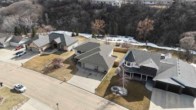 1413 Golden Valley Lane, Minot, ND 58703